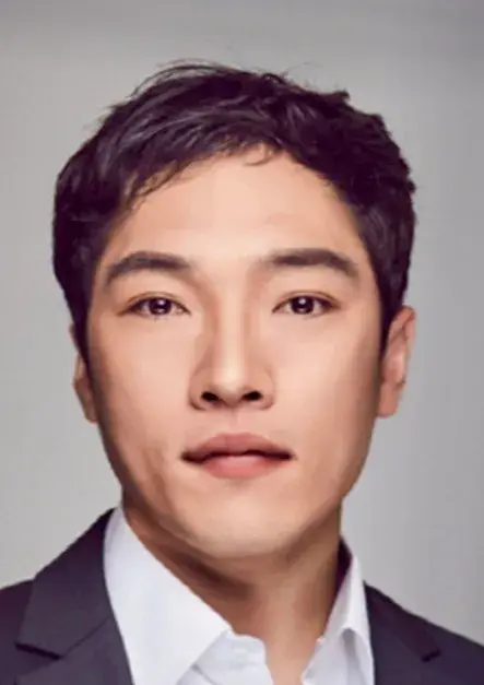 بیوگرافی Choi Young Woo