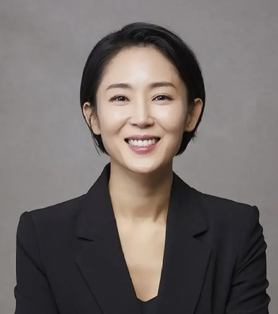 بیوگرافی Son Ji Yoon