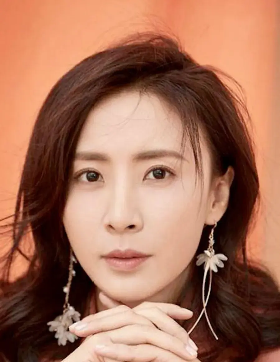 بیوگرافی Li Yue Xi
