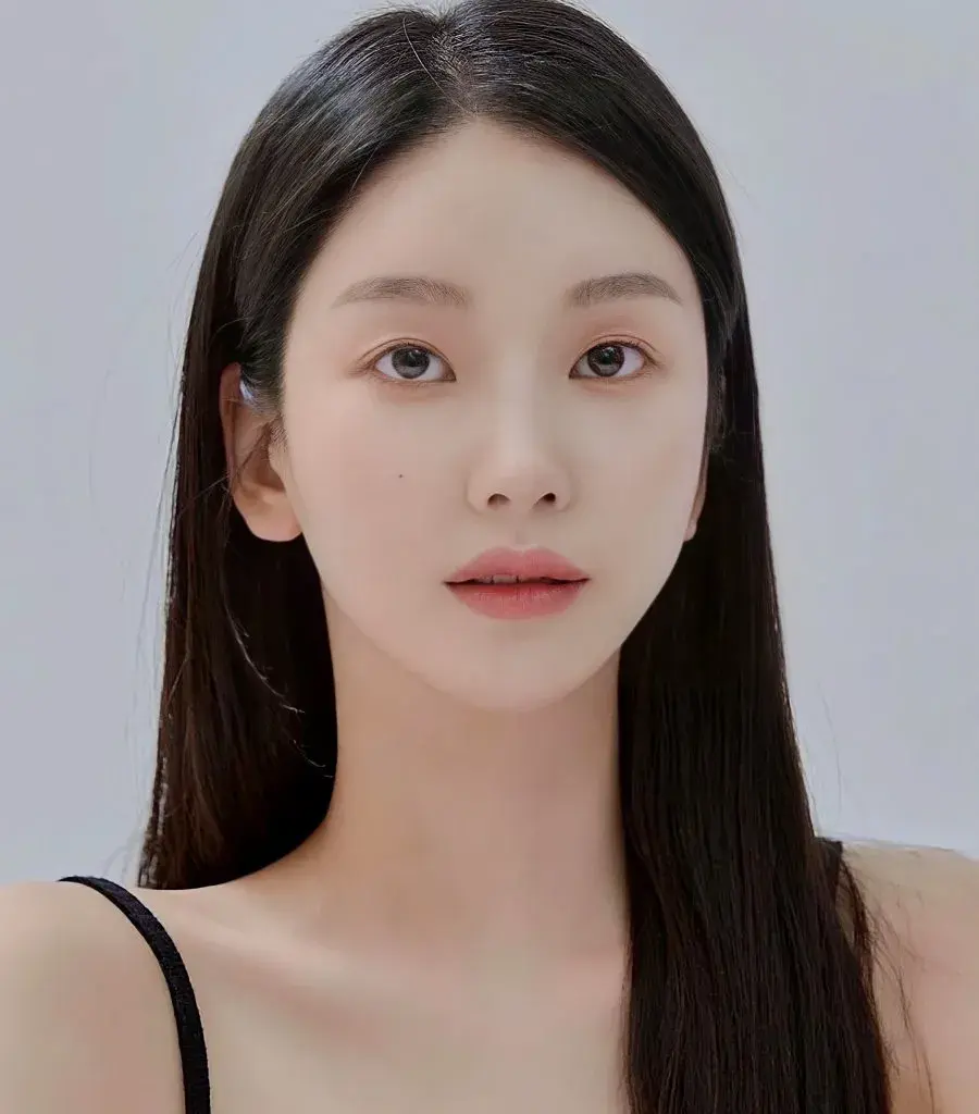 بیوگرافی Lee Hyo Na