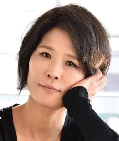 بیوگرافی Hwang Seok Jung